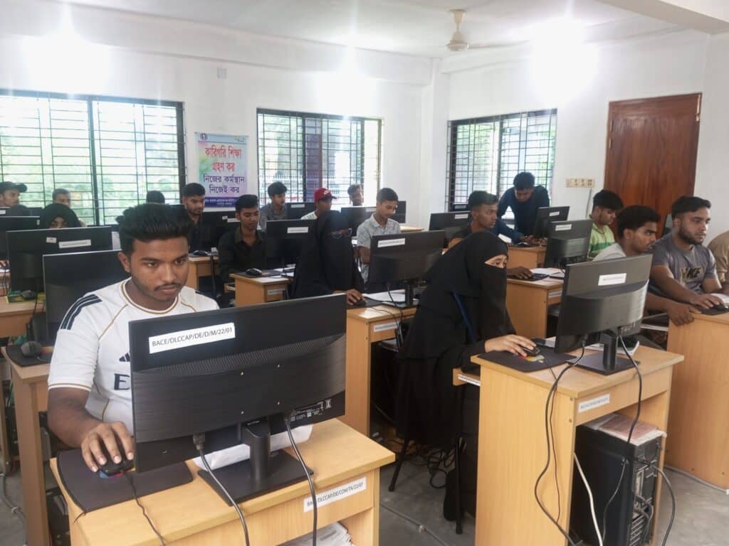 কম্পিউটার ট্রেনিং & ফ্রিল্যান্সিং টেনিং সেন্টার ময়মনসিংহ । Computer Training & Freelancing Training Center Mymensingh Freelance IT Institute